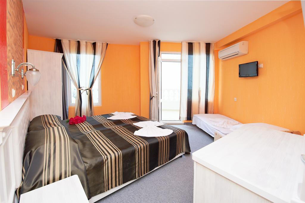 Family Hotel Paros Pomorie Rum bild