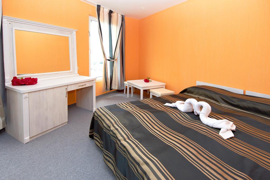 Family Hotel Paros Pomorie Rum bild