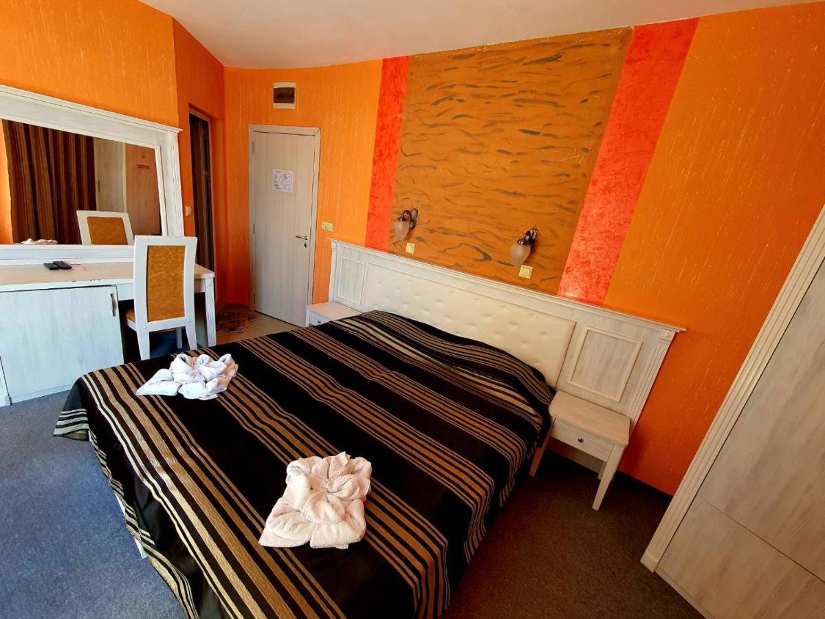 Family Hotel Paros Pomorie Exteriör bild